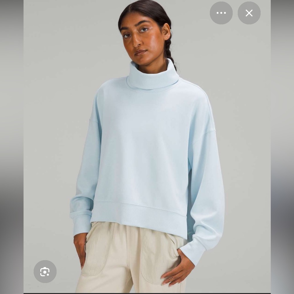 Lululemon softstreme turtleneck pullover